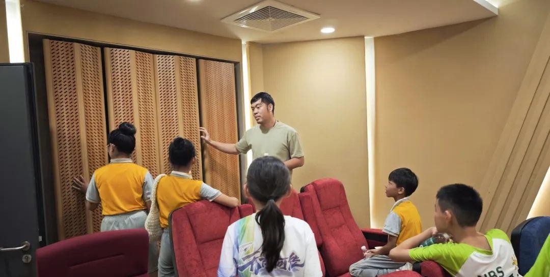 Foshan Lishui Bilingual School Teachers and Students Delegation Entered GOODSOUND Acoustic-8